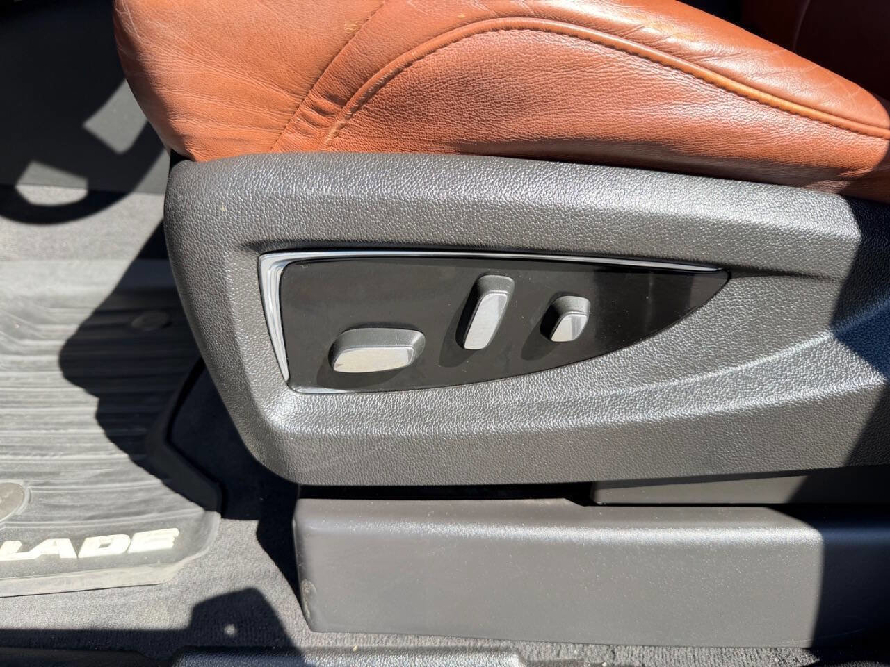 Used 2017 Cadillac Escalade ESV Luxury image 47