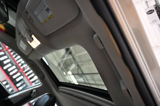 Used 2013 Toyota Avalon Limited FWD image 20