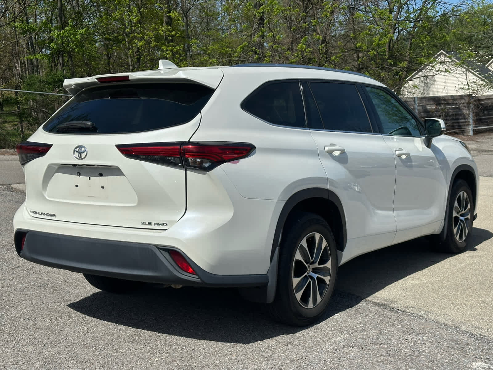 Used 2020 Toyota Highlander XLE AWD/4WD image 5