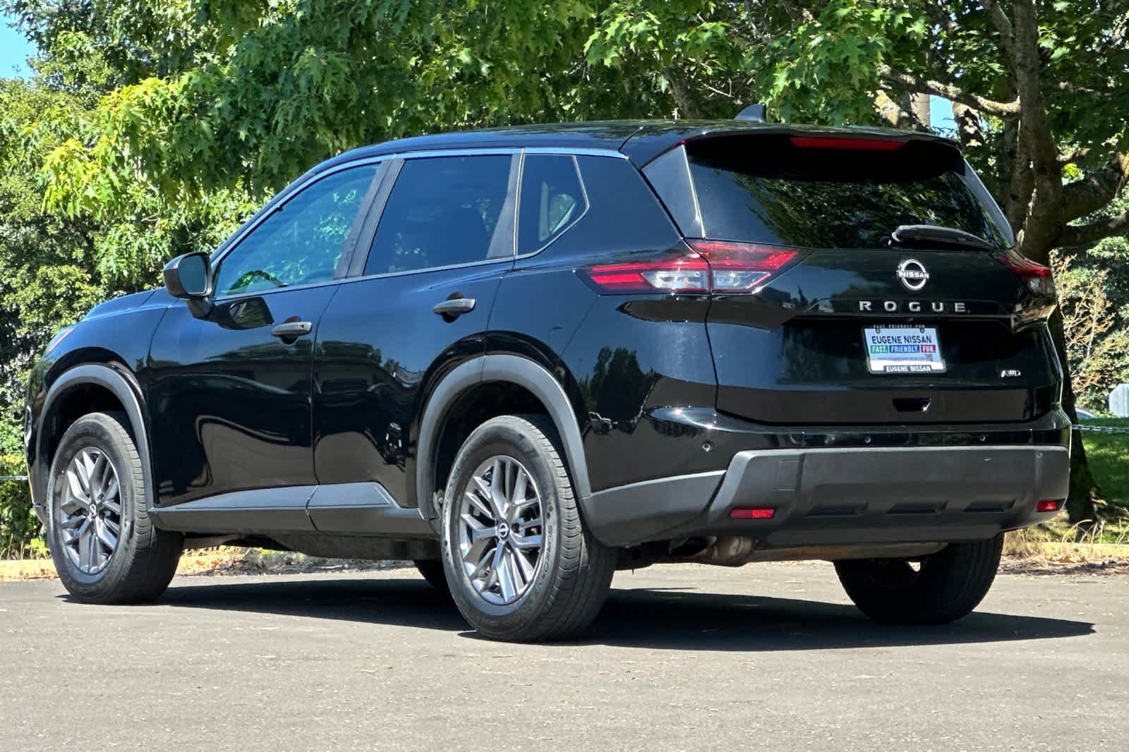 Used 2024 Nissan Rogue S AWD/4WD image 6