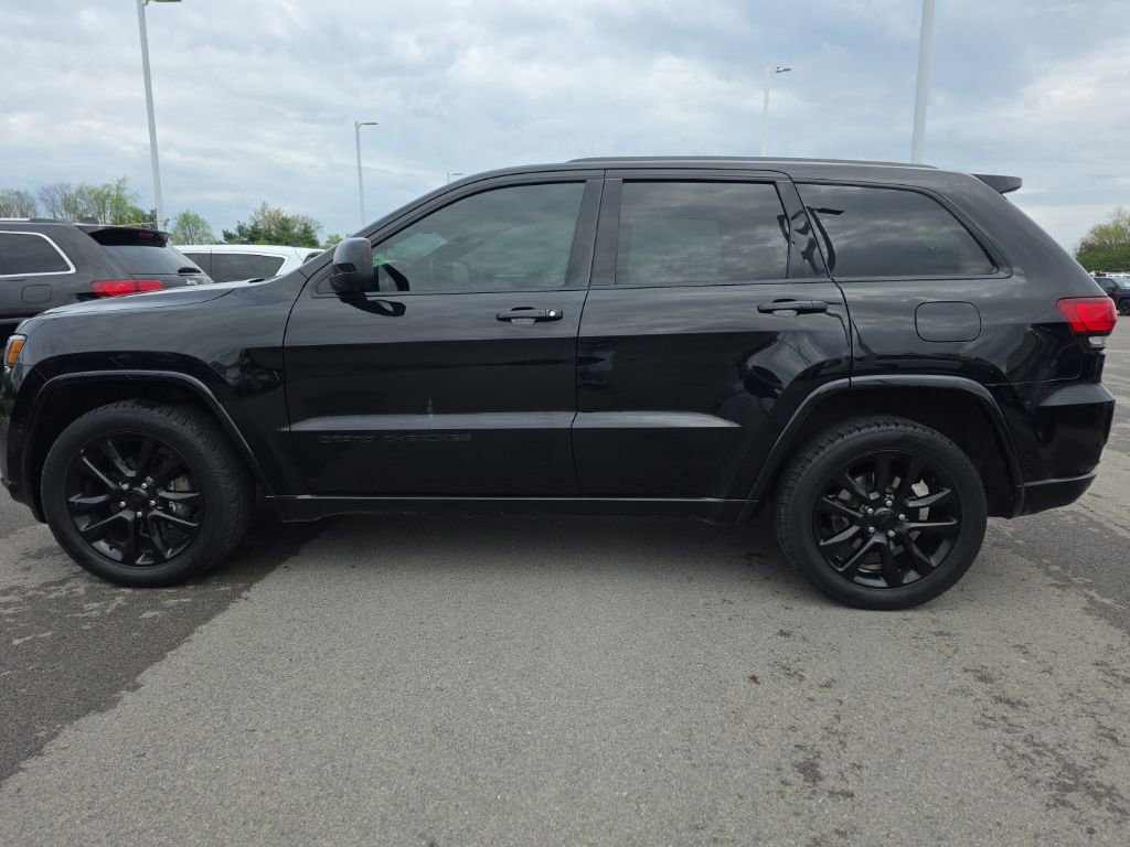 Used 2020 Jeep Grand Cherokee Altitude AWD/4WD image 8