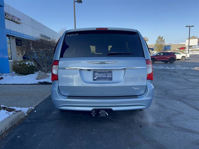 Used 2013 Chrysler Town & Country Touring image 6