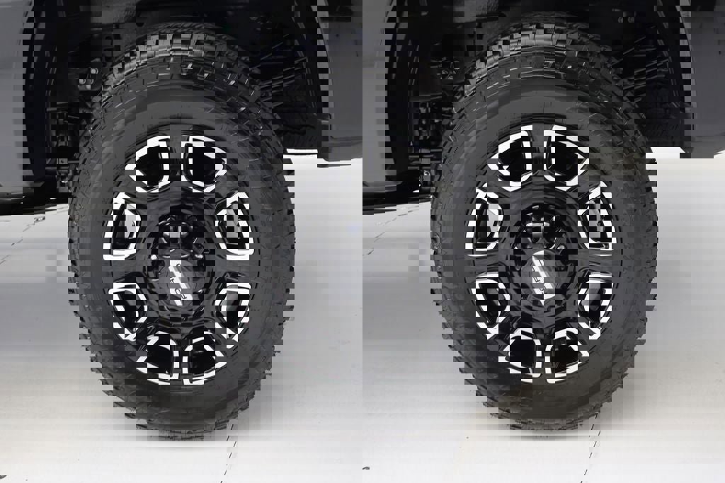 Used 2025 Ford F250 Platinum w/ Platinum Plus Package image 16