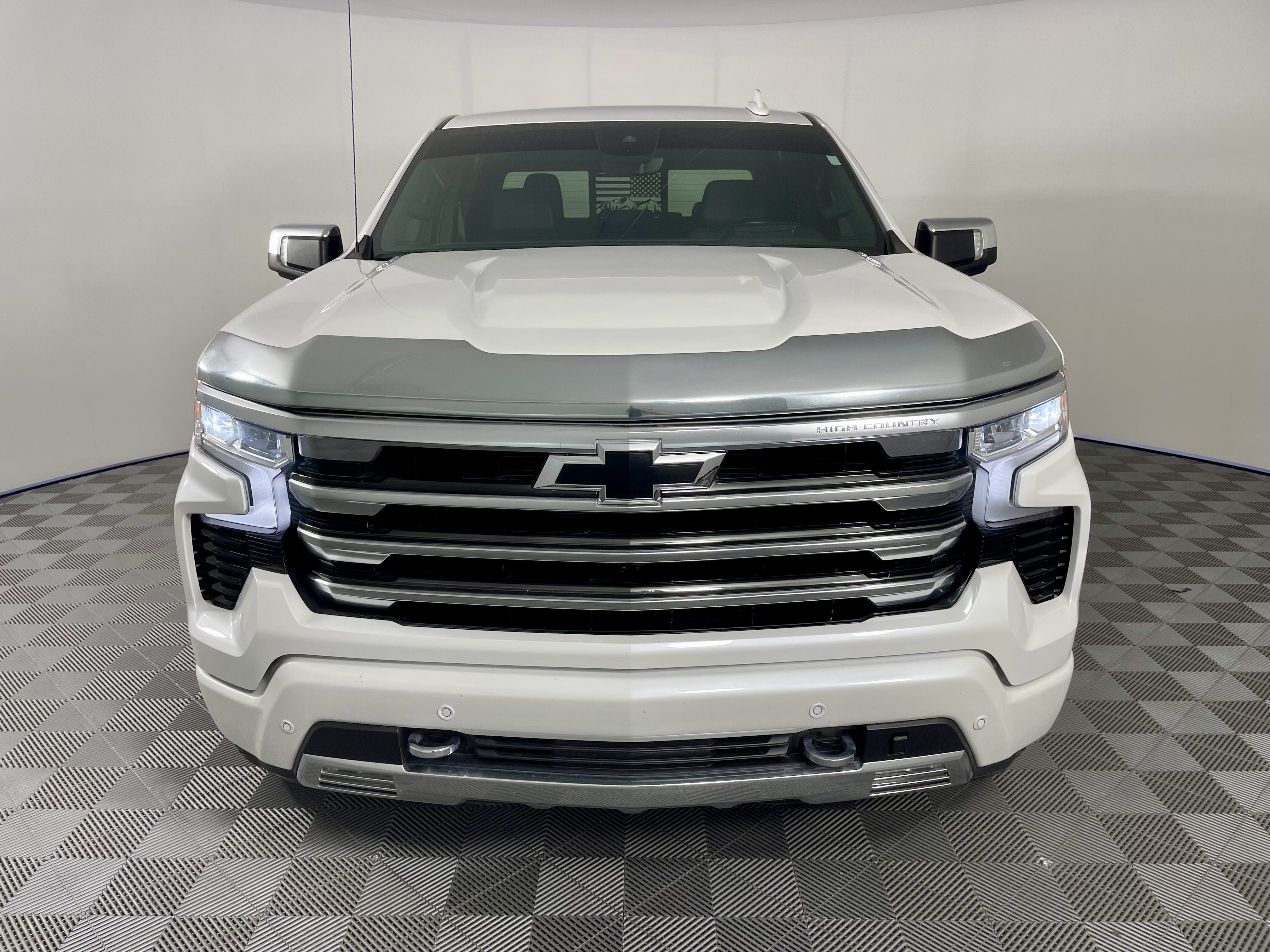 Used 2025 Chevrolet Silverado 1500 High Country w/ Technology Package AWD/4WD image 8