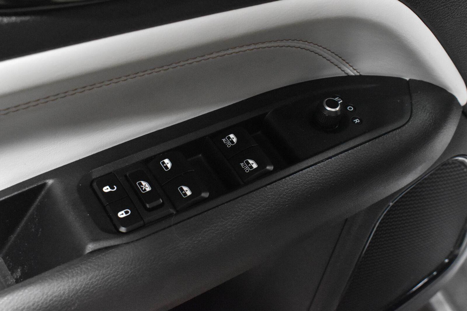 Used 2025 Jeep Compass Limited AWD/4WD image 10