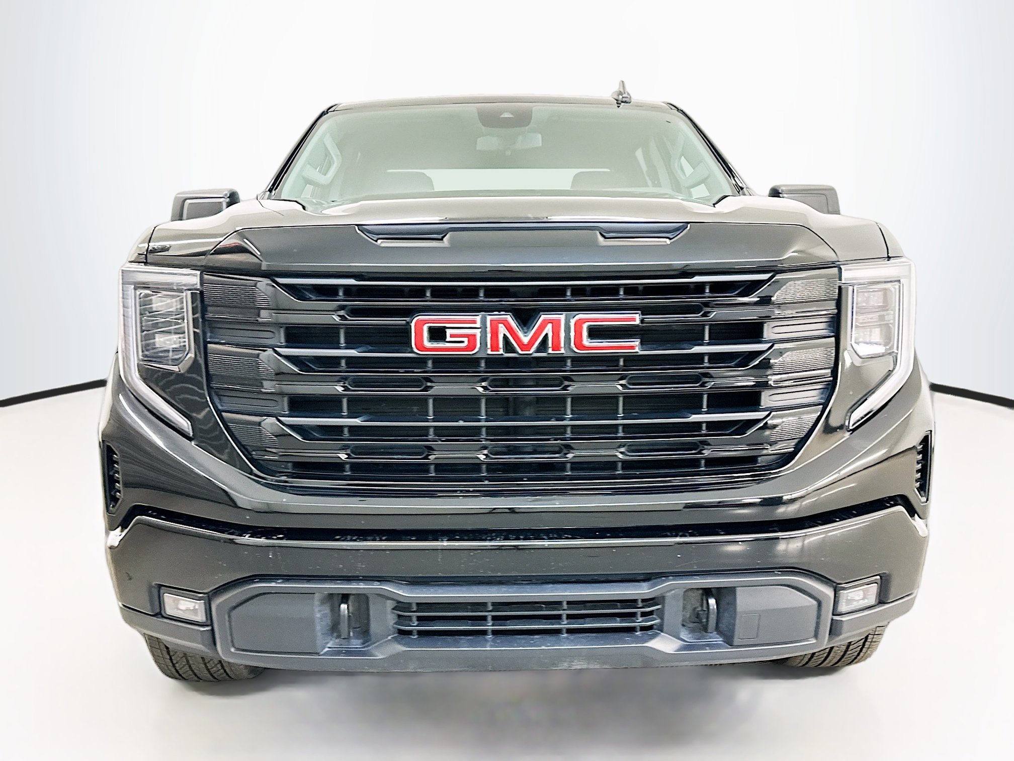 Used 2024 GMC Sierra 1500 Elevation image 2