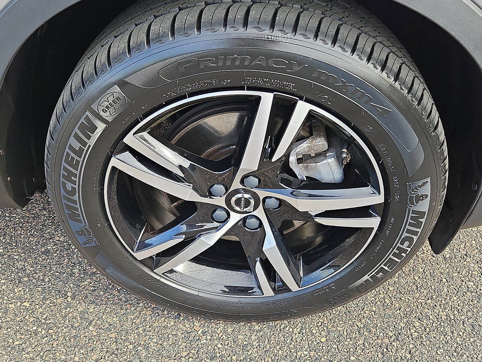 Certified 2023 Volvo XC40 B5 Plus w/ Driver Assist Package AWD/4WD image 8