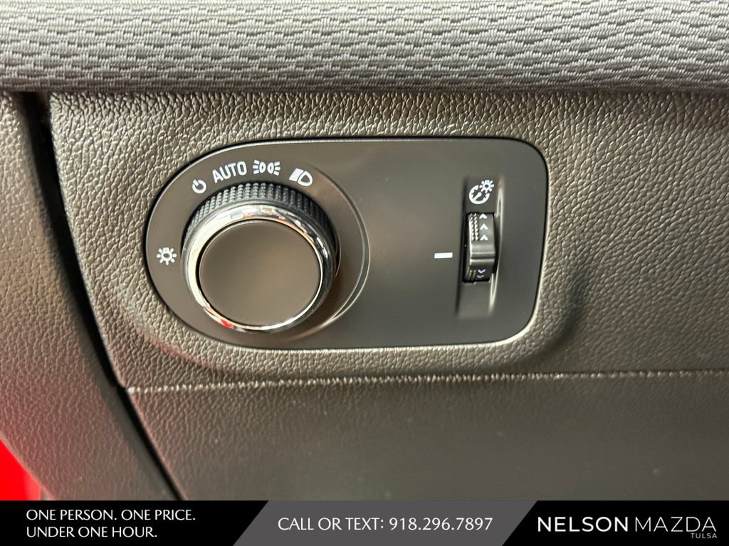 Used 2018 Chevrolet Cruze LT w/ Convenience Package FWD image 29