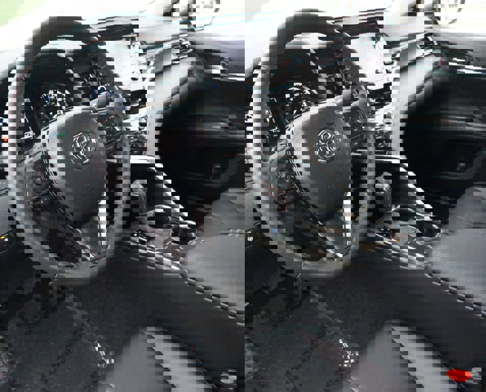 Used 2024 Toyota Camry SE image 13