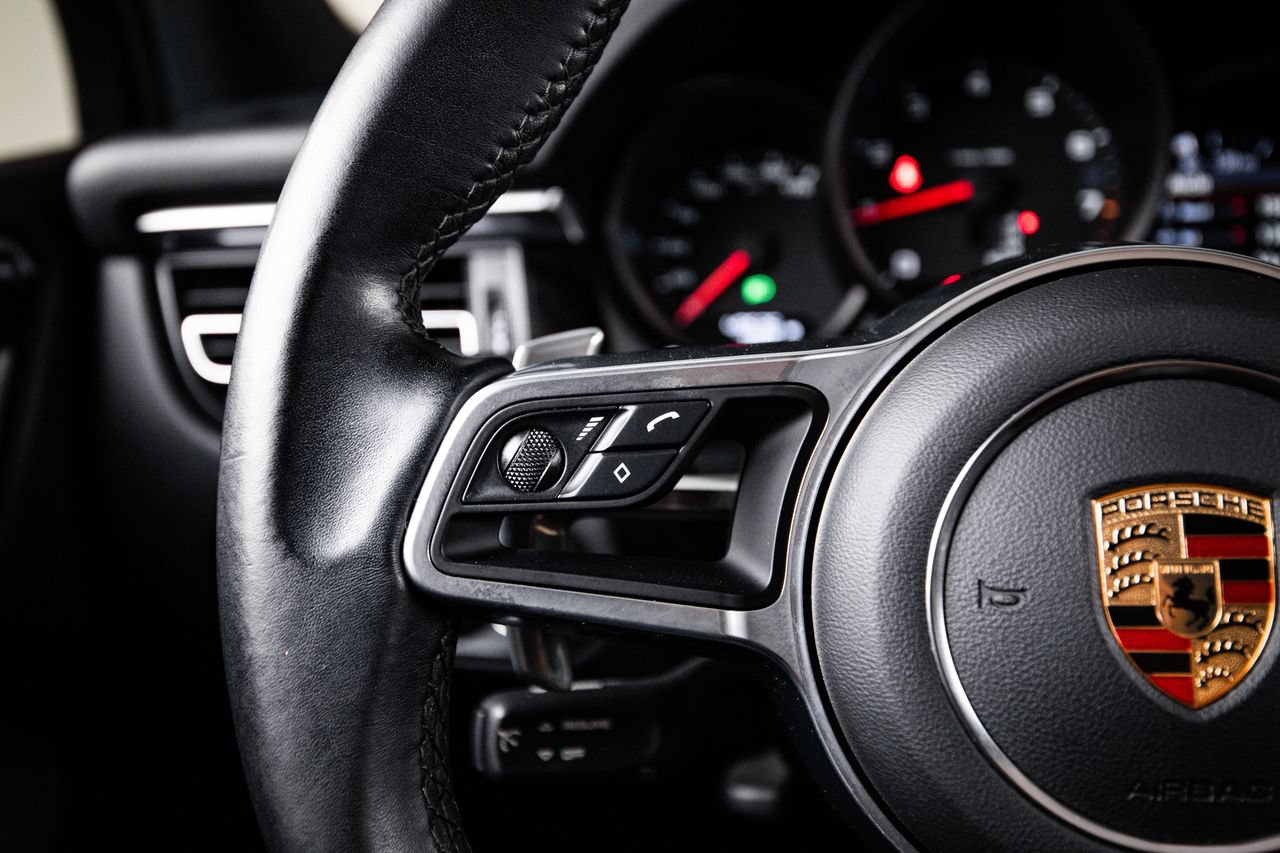 Certified 2021 Porsche Macan AWD/4WD image 17