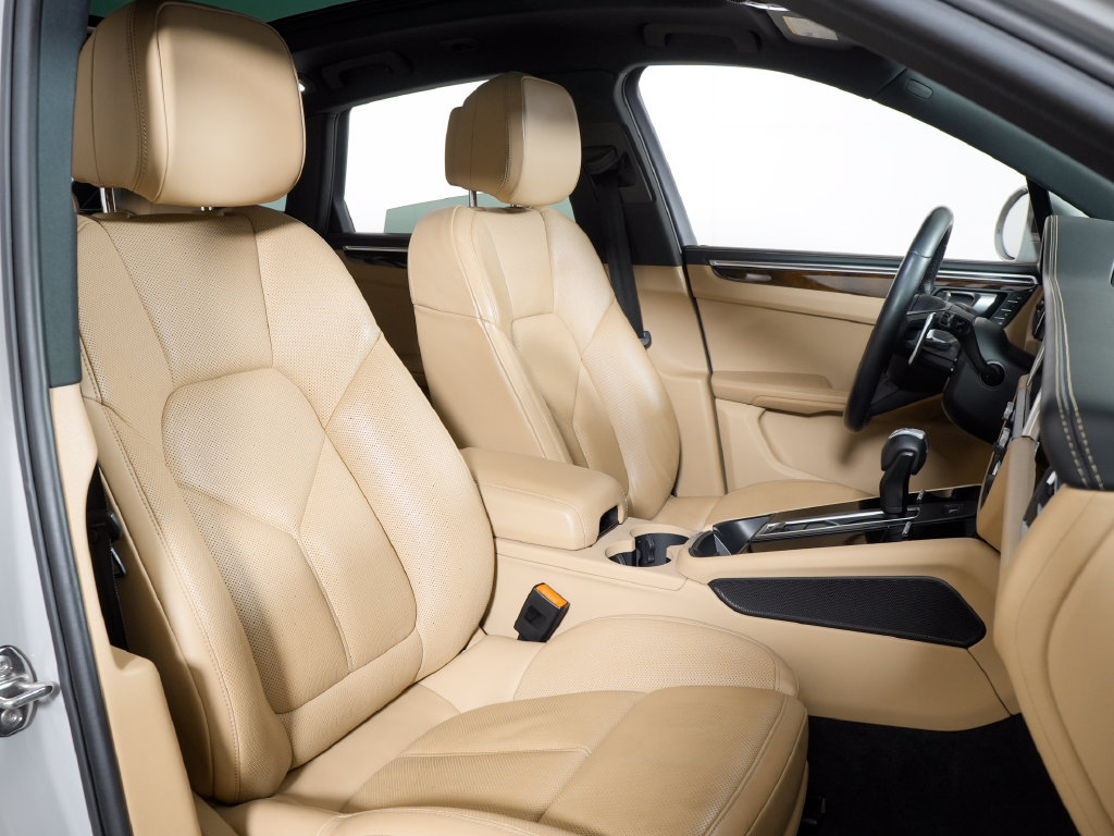 Certified 2023 Porsche Macan S AWD/4WD image 41