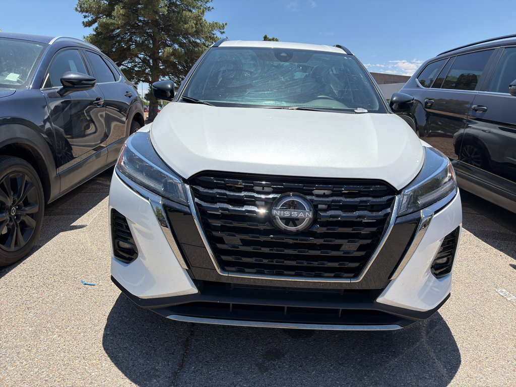 Used 2023 Nissan Kicks SR FWD image 2
