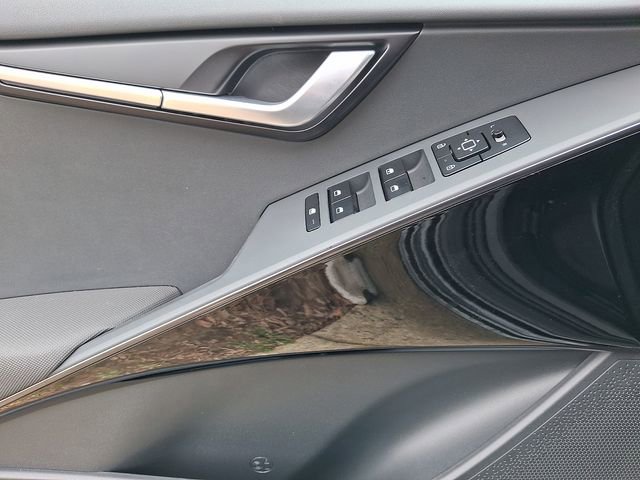 Certified 2025 Kia Niro EX w/ EX Cold Weather Package image 11