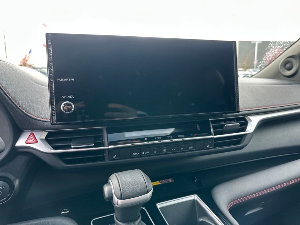 Used 2025 Toyota Sienna XSE w/ XSE Plus Package image 23