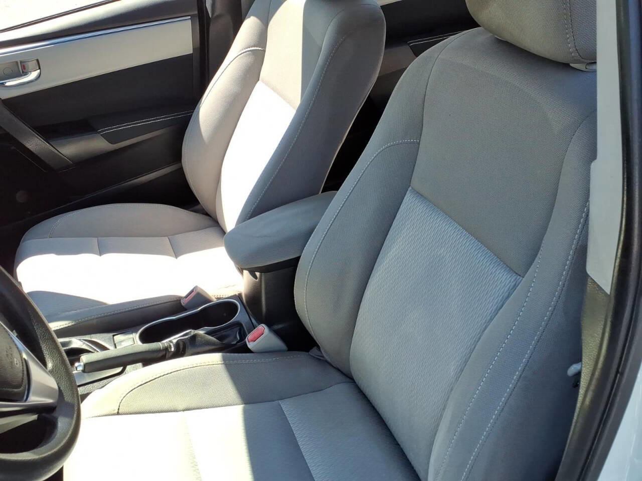 Used 2016 Toyota Corolla LE image 15