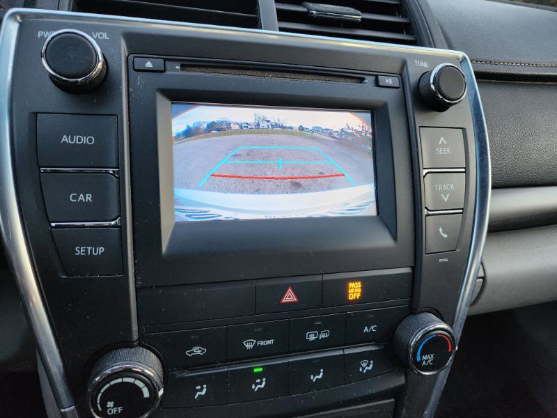 Used 2015 Toyota Camry LE image 23