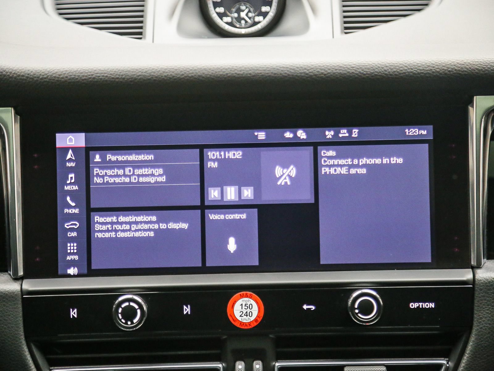 Certified 2026 Porsche Macan AWD/4WD image 18