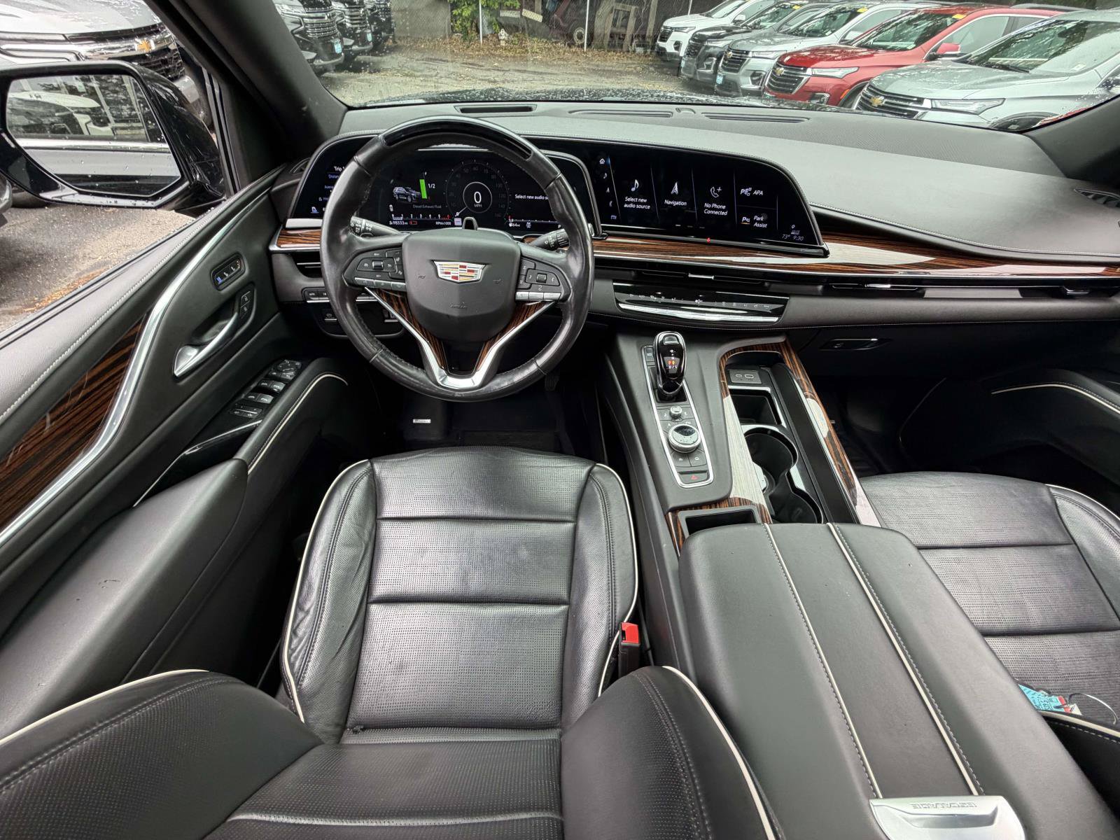 Used 2022 Cadillac Escalade ESV Premium Luxury AWD/4WD image 16