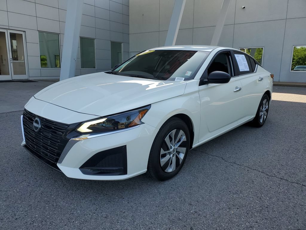 Certified 2025 Nissan Altima 2.5 S FWD image 2