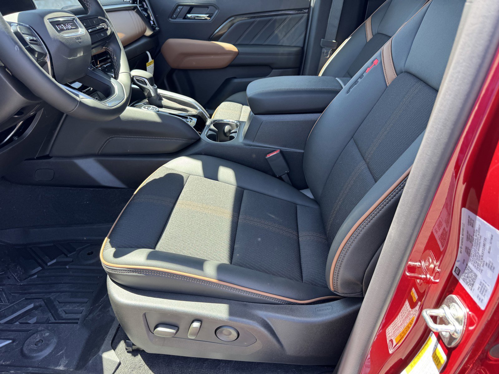 New 2026 GMC Canyon AT4 AWD/4WD image 16