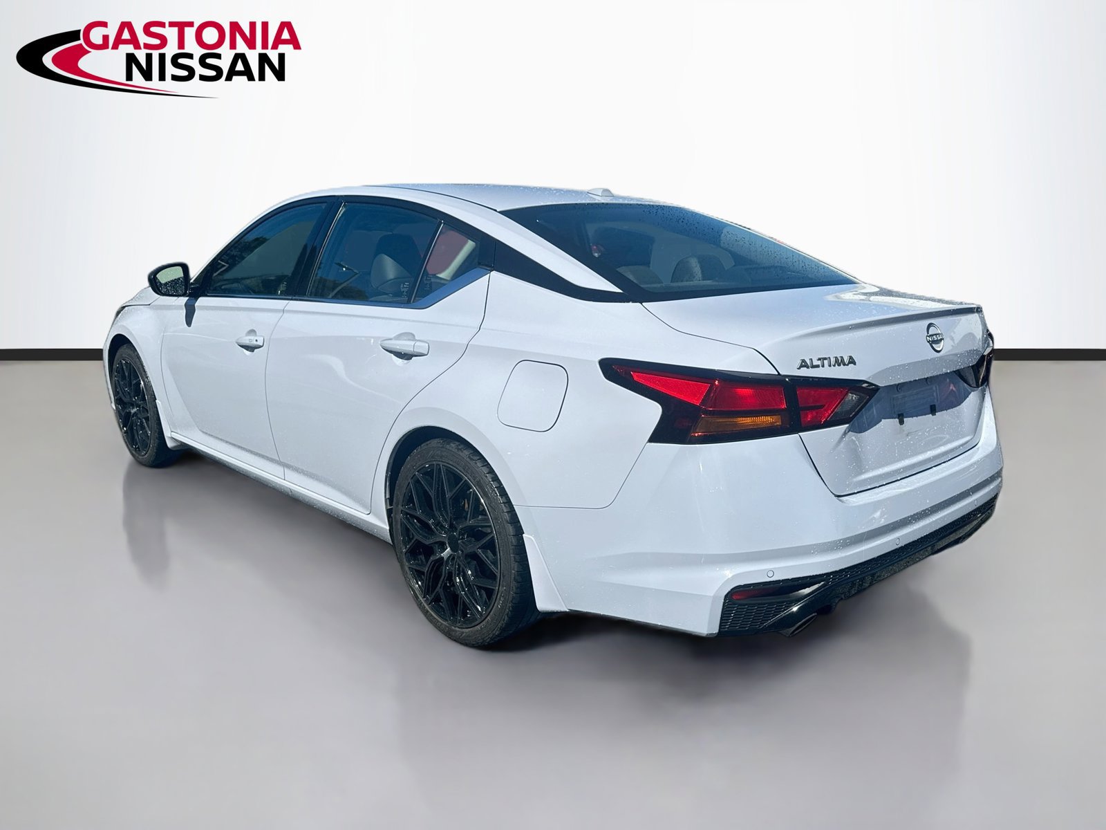 Used 2024 Nissan Altima 2.5 SR w/ SR Premium Package FWD image 6