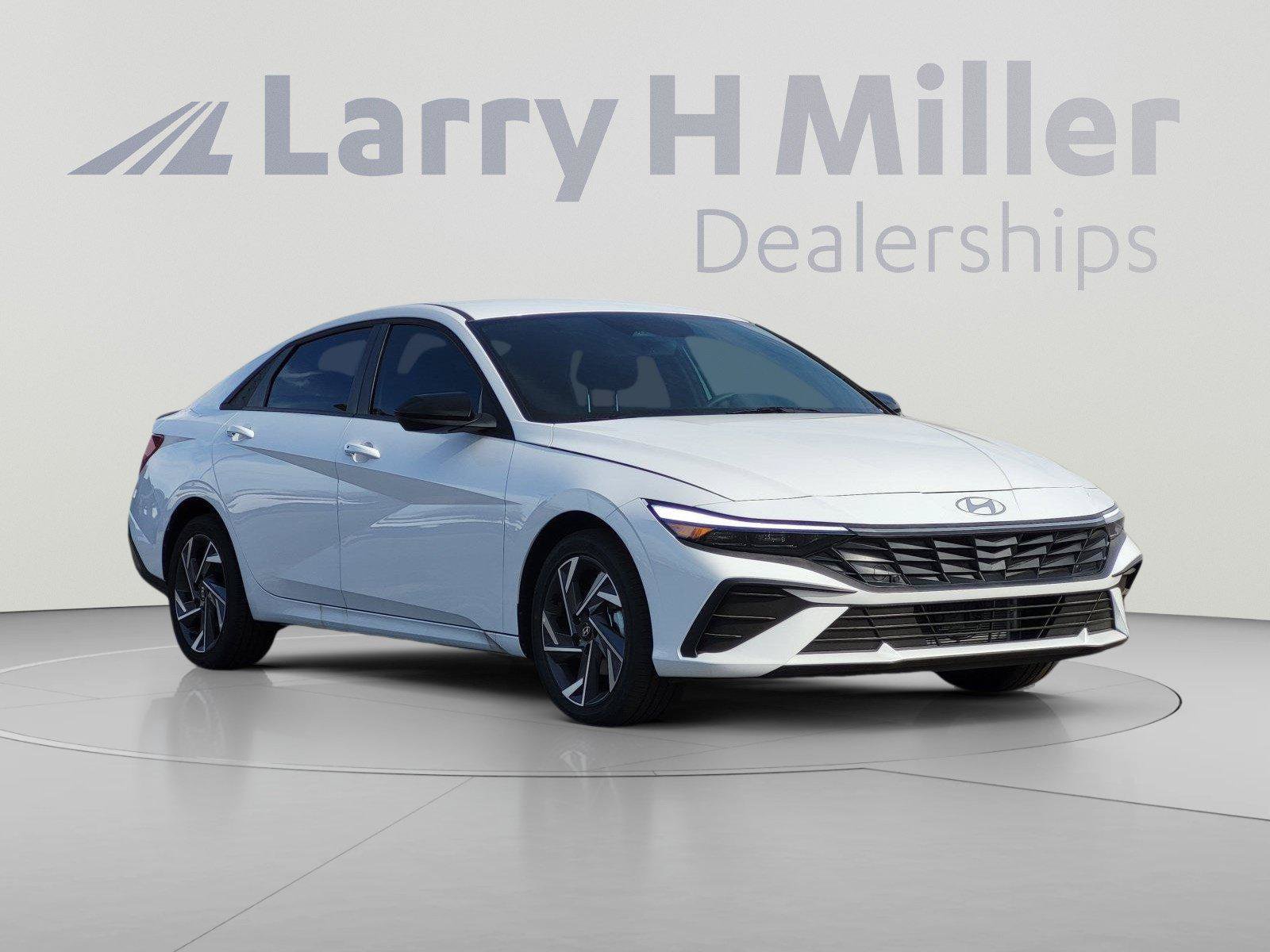 New 2025 Hyundai Elantra SEL FWD image 3