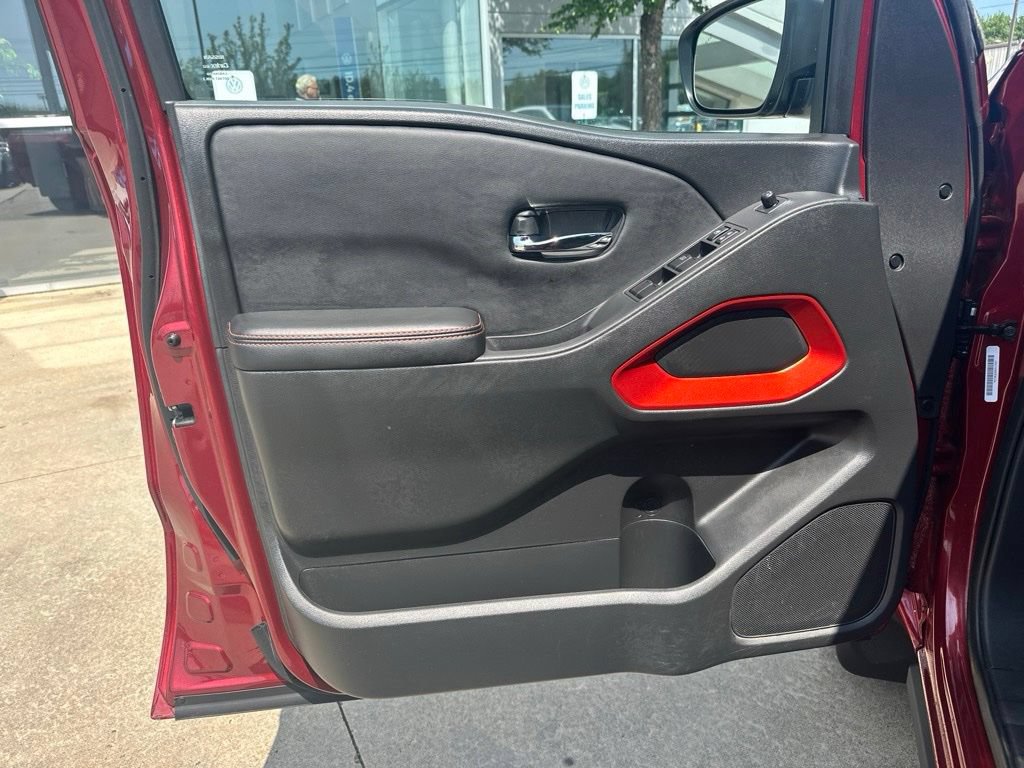 Used 2025 Nissan Frontier PRO-4X AWD/4WD image 19