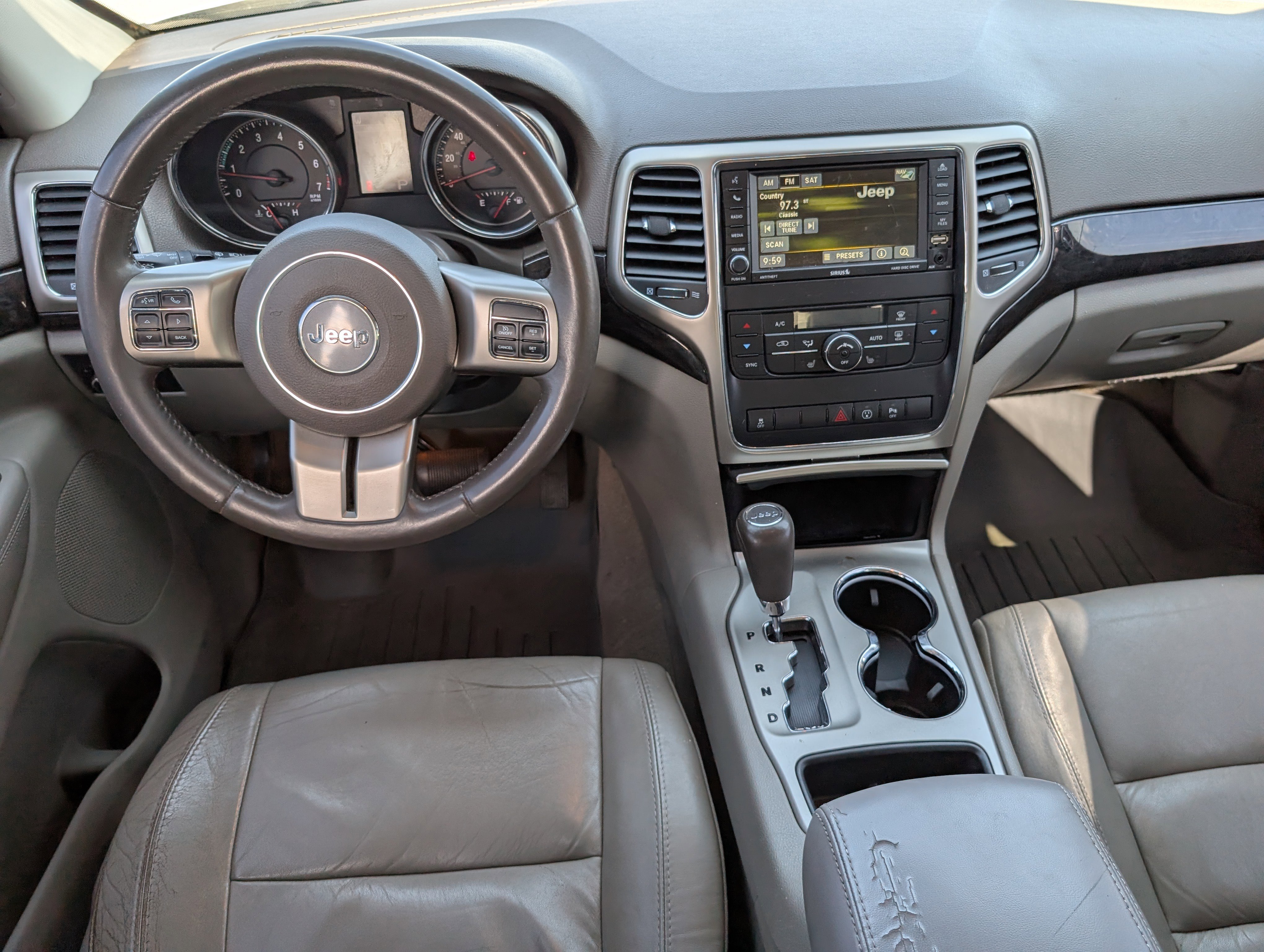 Used 2013 Jeep Grand Cherokee Laredo AWD/4WD image 11