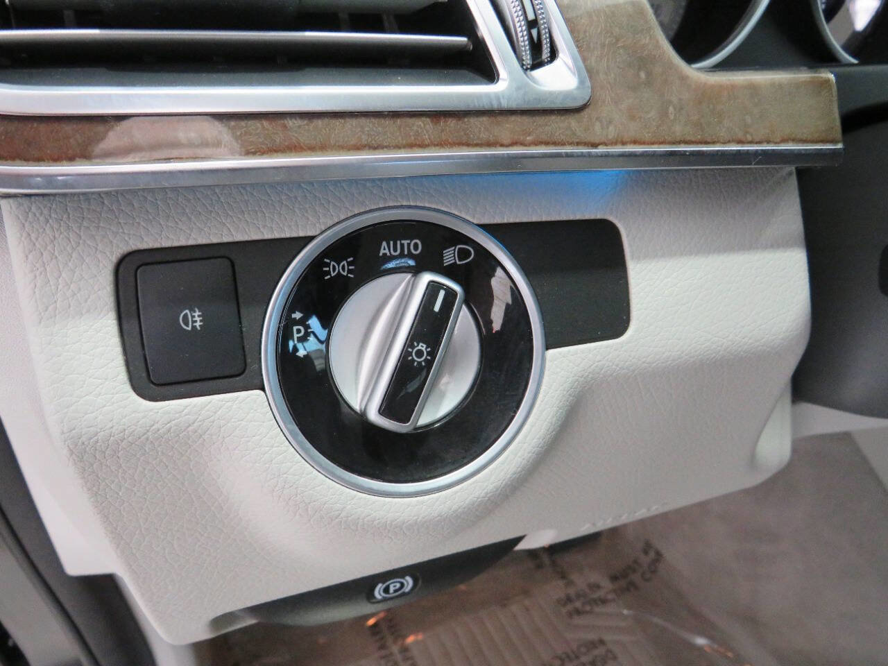 Used 2016 Mercedes-Benz E 350 Sedan w/ Premium Package image 26