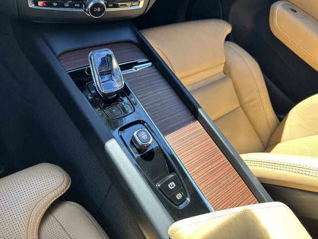 Used 2025 Volvo XC60 B5 Ultra w/ Protection Package Premier image 35