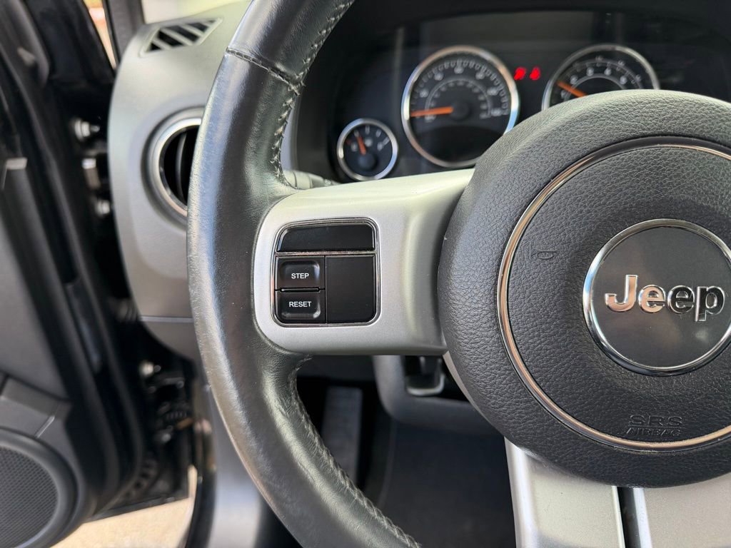 Used 2016 Jeep Compass Latitude image 16