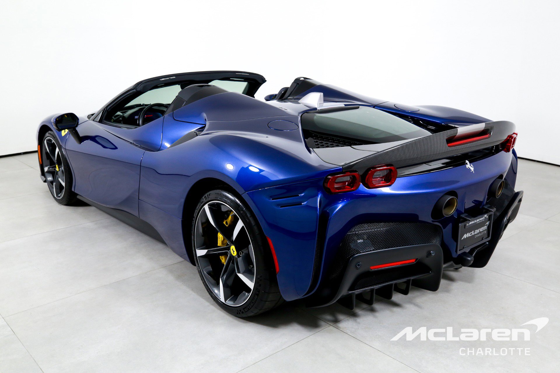 Used 2022 Ferrari SF90 Spider image 7
