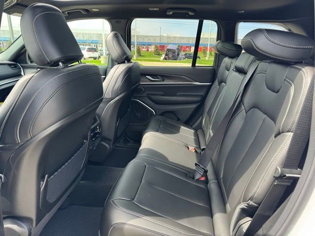 New 2026 Jeep Grand Cherokee Limited w/ Luxury Tech Group II AWD/4WD image 33