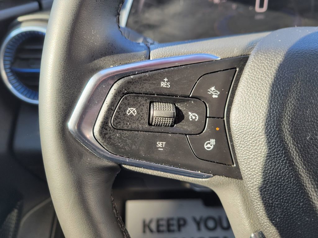 Used 2025 Chevrolet Trax LT w/ LT Convenience Package image 23