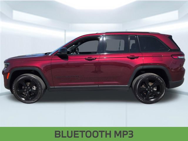 Used 2024 Jeep Grand Cherokee Altitude image 2