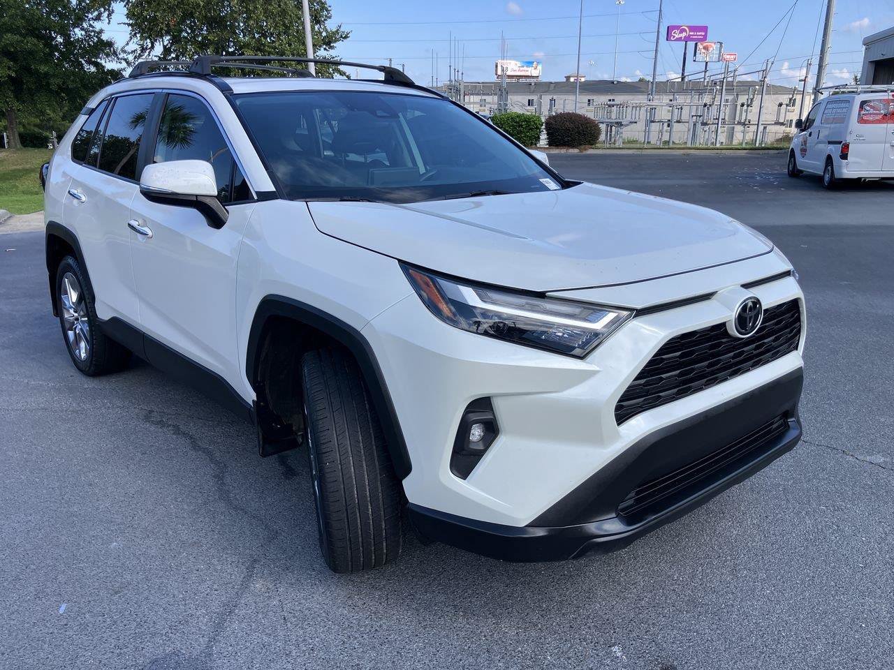 Used 2022 Toyota RAV4 XLE Premium AWD/4WD image 7