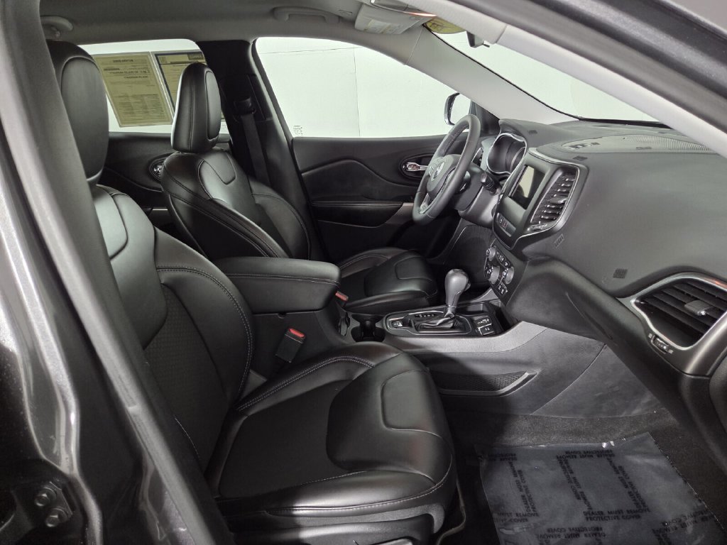 Used 2019 Jeep Cherokee Latitude Plus FWD image 30