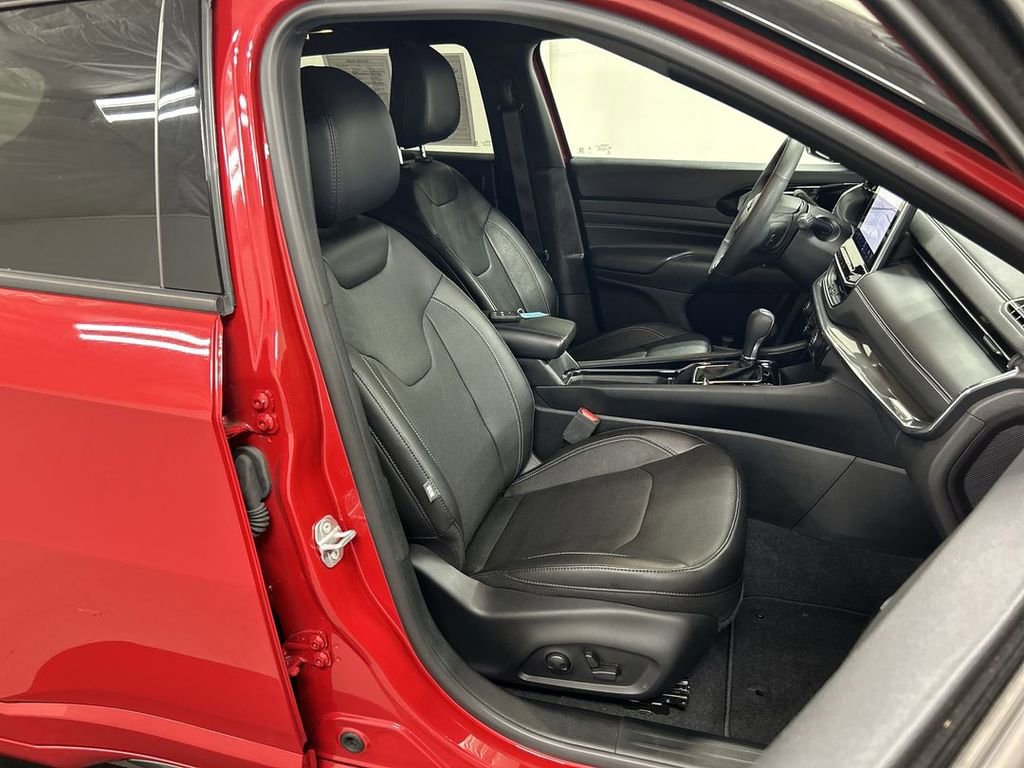 Used 2024 Jeep Compass Limited w/ High Altitude Package AWD/4WD image 24