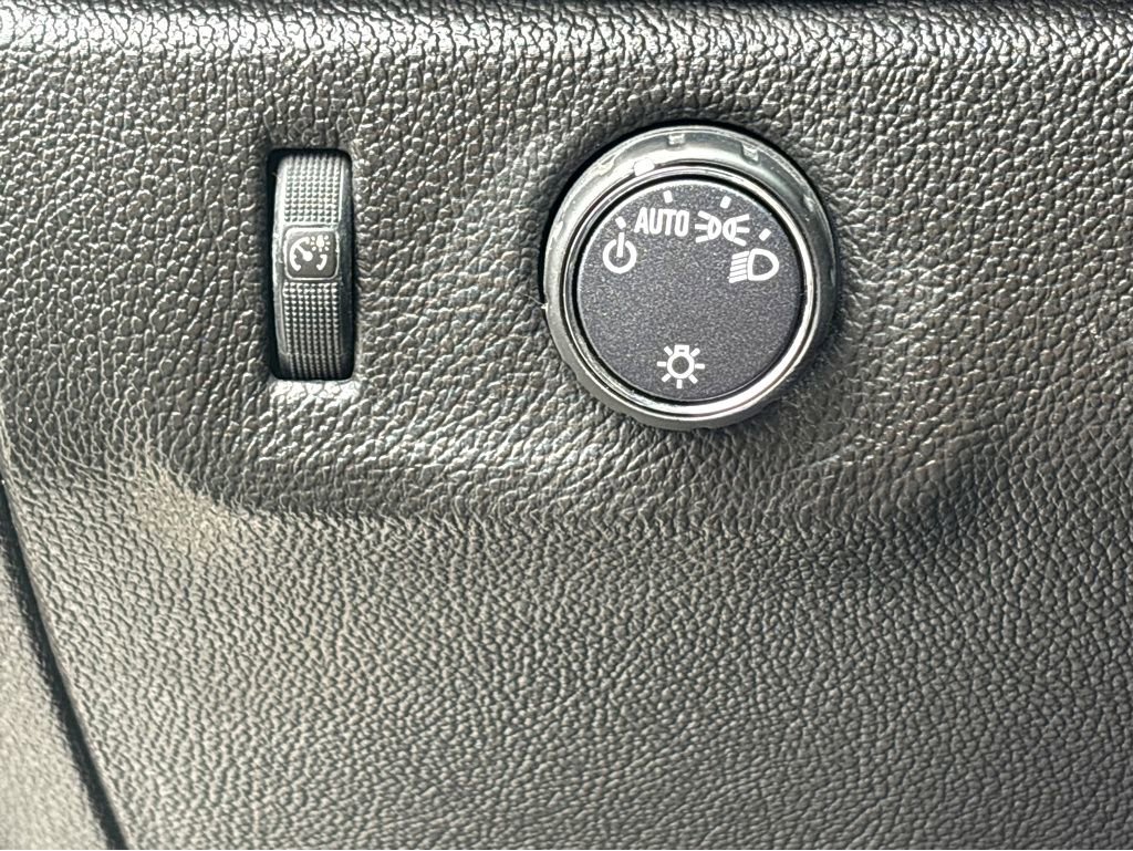 Used 2022 Chevrolet Colorado LT w/ Fleet Safety Package RWD image 9