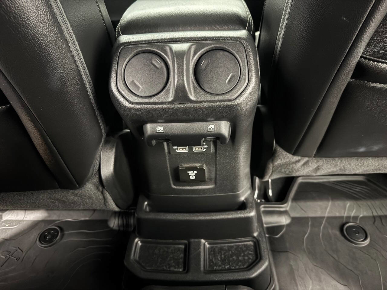 Used 2022 Jeep Wrangler Unlimited Sahara w/ Cold Weather Group image 29