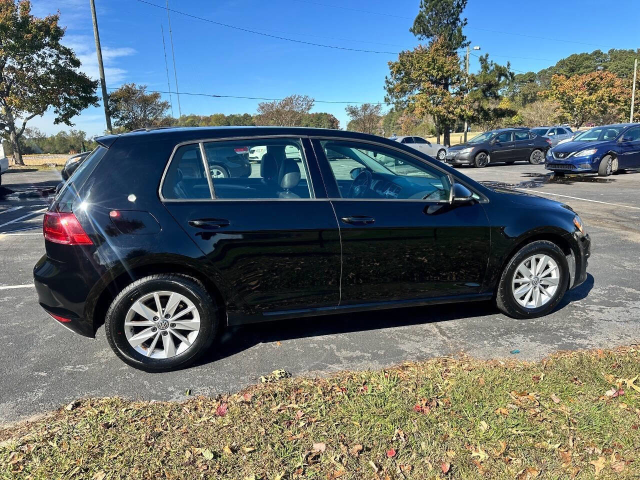Used 2015 Volkswagen Golf S image 9
