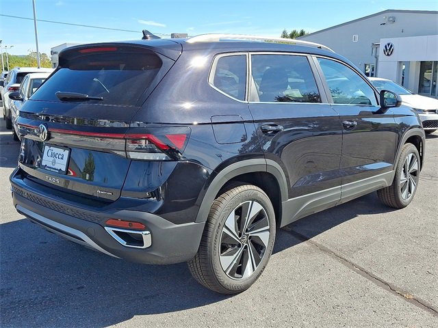 New 2025 Volkswagen Taos SE image 9