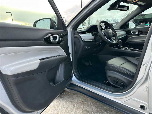 Used 2024 Jeep Compass Limited image 19