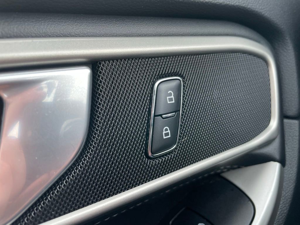 Used 2023 Ford Explorer XLT w/ Equipment Group 202A image 26