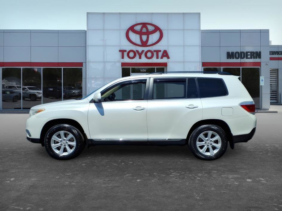 Used 2011 Toyota Highlander SE w/ Tow Pkg FWD image 3