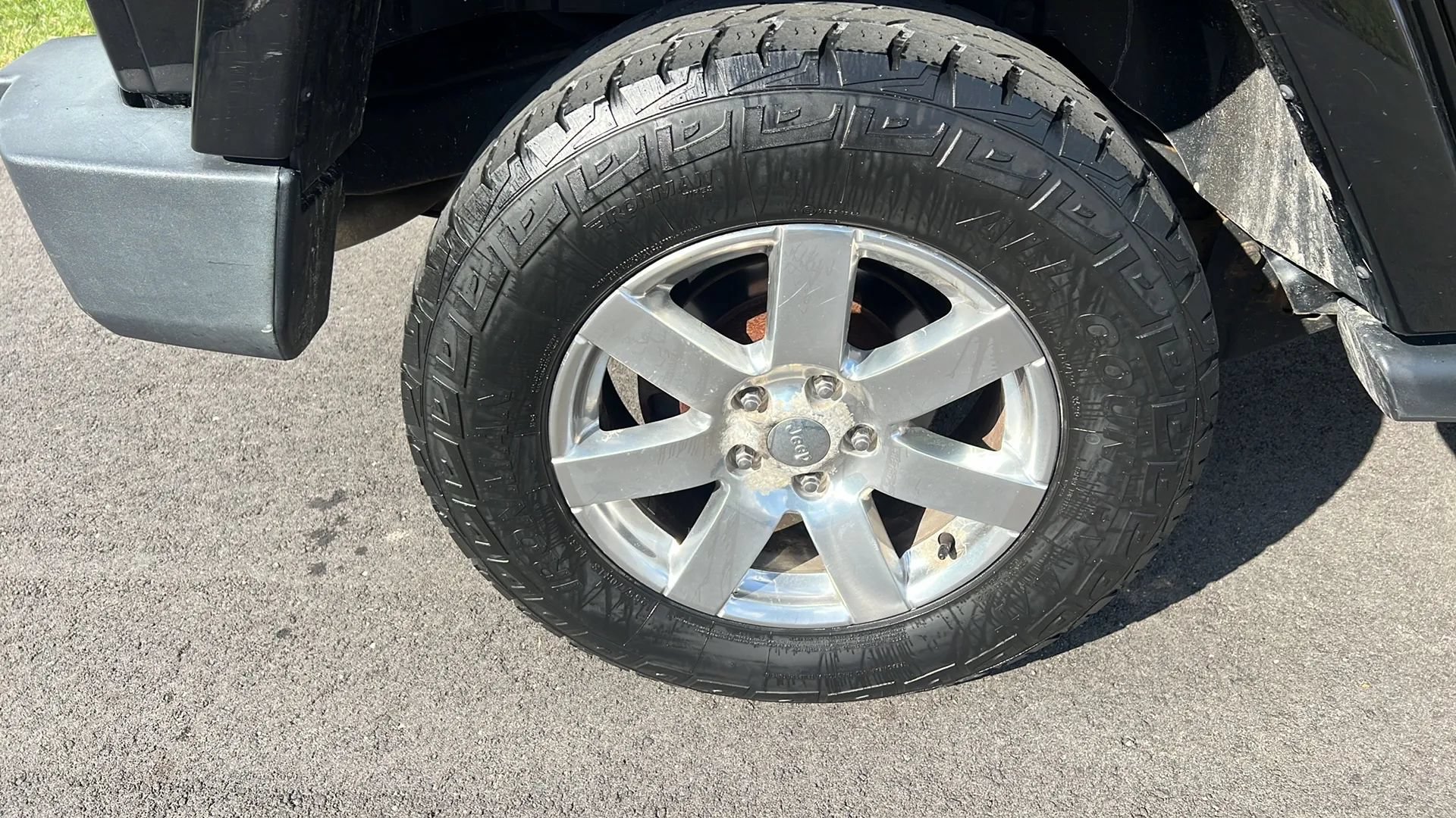 Used 2016 Jeep Wrangler Unlimited Sahara AWD/4WD image 32