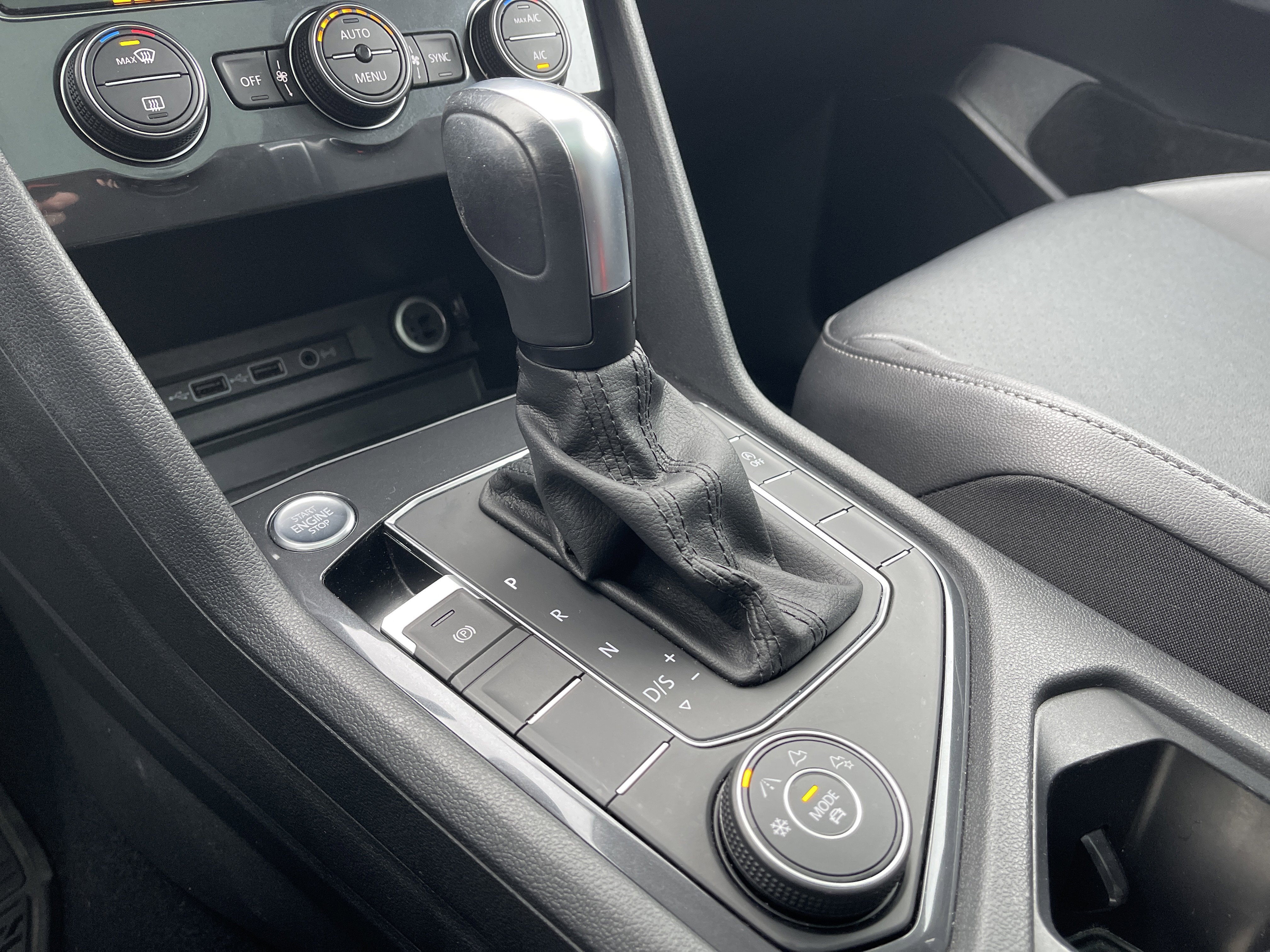 Used 2020 Volkswagen Tiguan SE w/ Panoramic Sunroof Package image 20