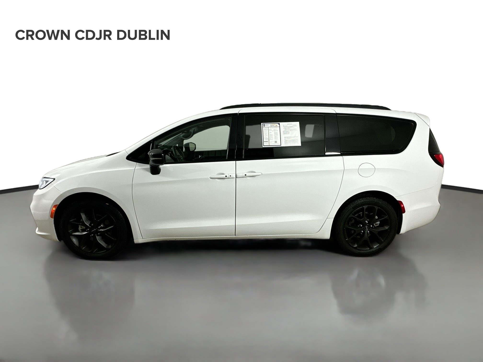Used 2025 Chrysler Pacifica Limited FWD image 8
