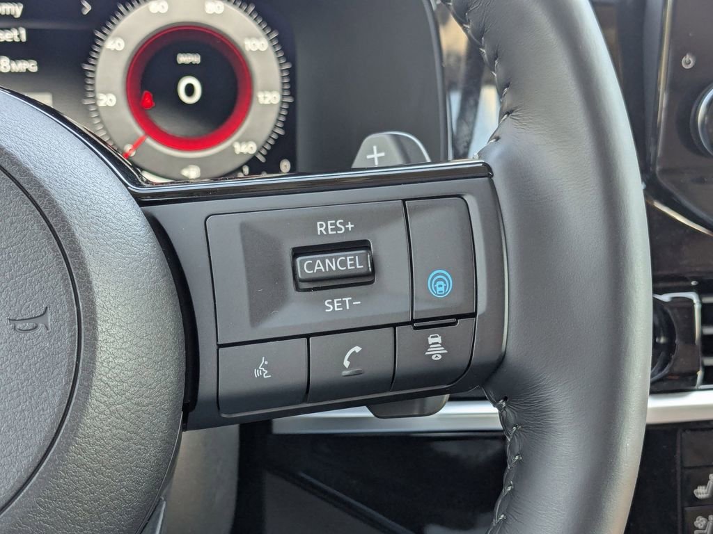 Certified 2024 Nissan Pathfinder Platinum w/ Black Appearance Package image 17