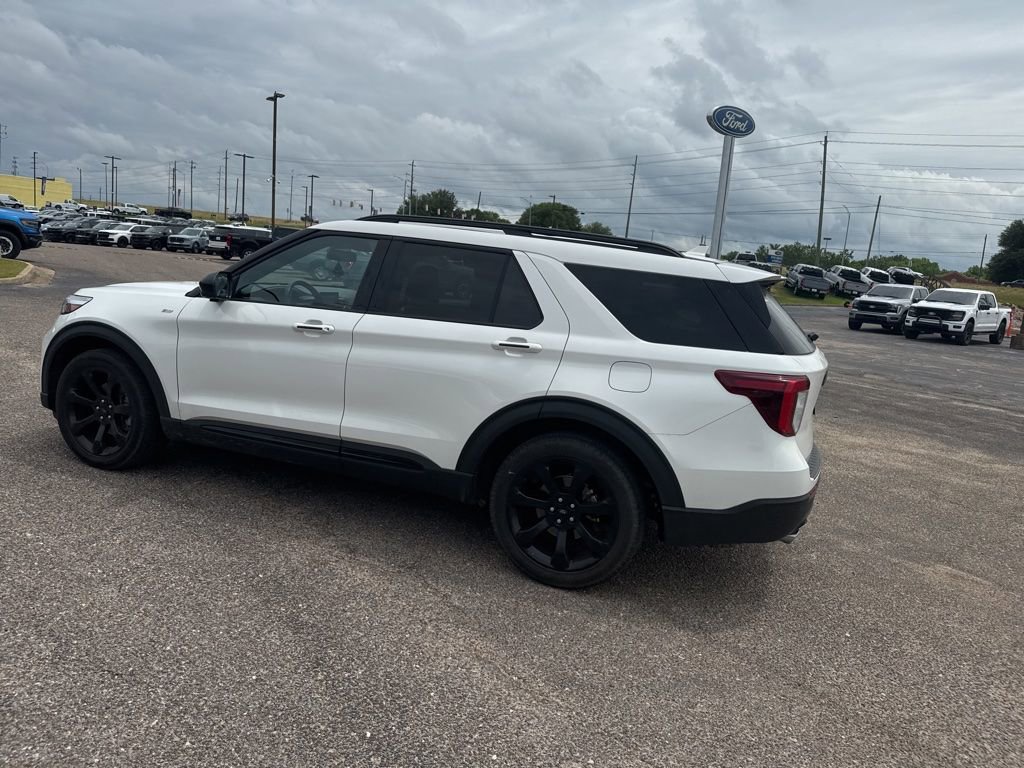 Used 2023 Ford Explorer ST-Line w/ Class IV Trailer Tow Package RWD image 9